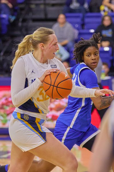 Marquette’s Liza Karlen playing after getting scratched on the right side of her face.