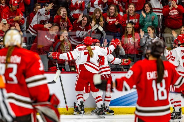 Womens Hockey: No. 2 Wisconsin Takes Down No. 3 Colgate, returns to championship matchup