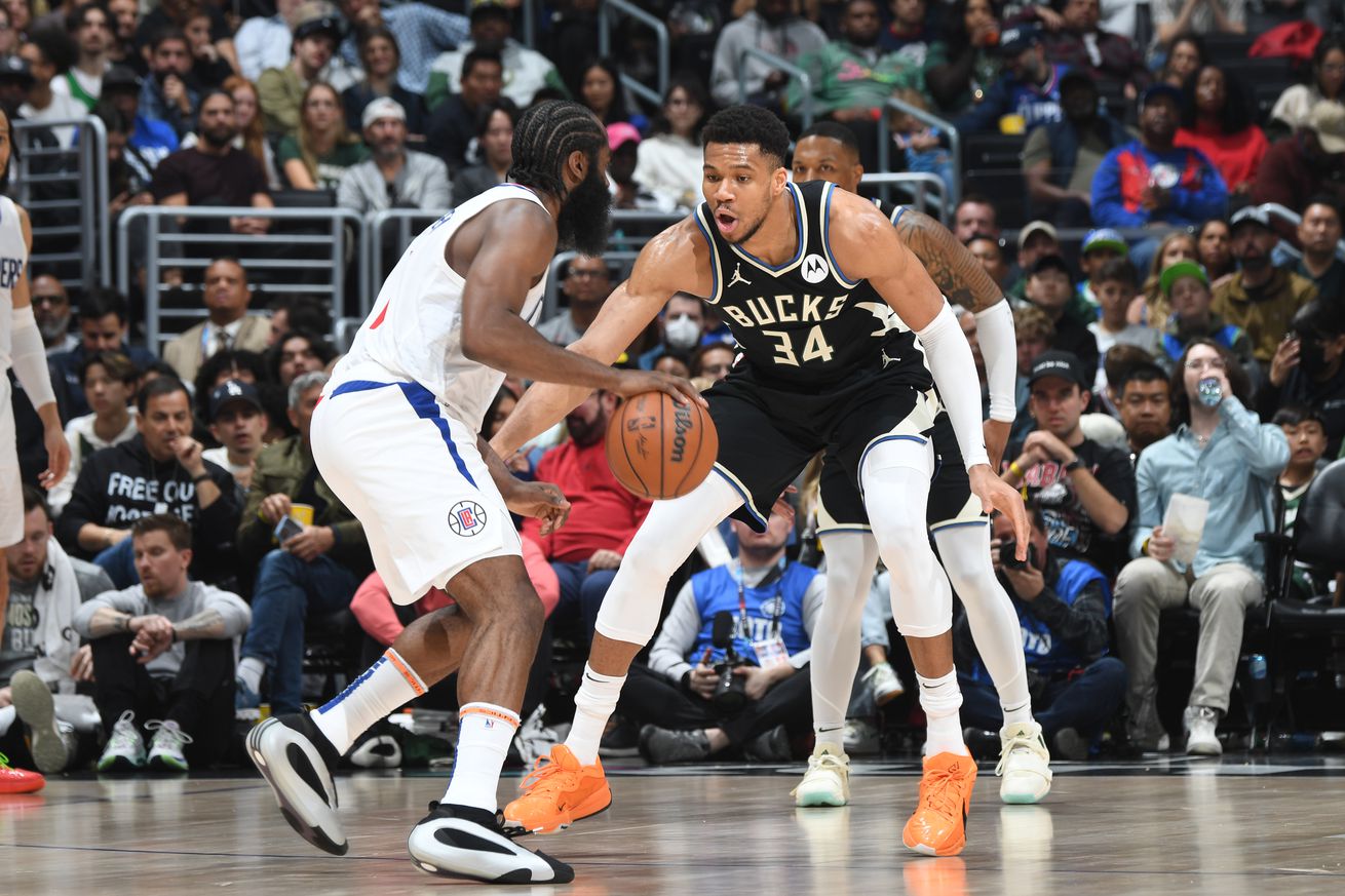 Milwaukee Bucks v LA Clippers