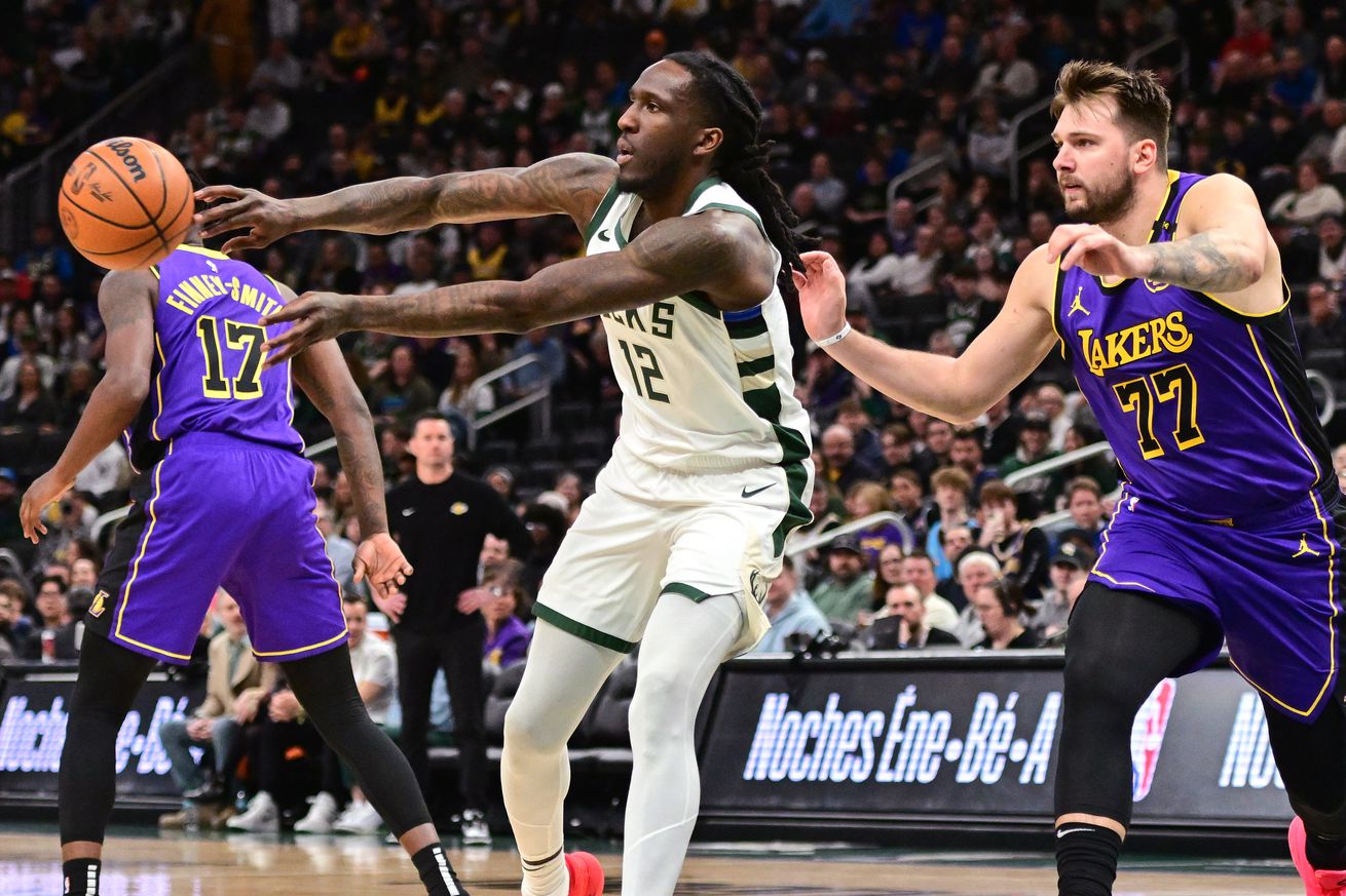 NBA: Los Angeles Lakers at Milwaukee Bucks