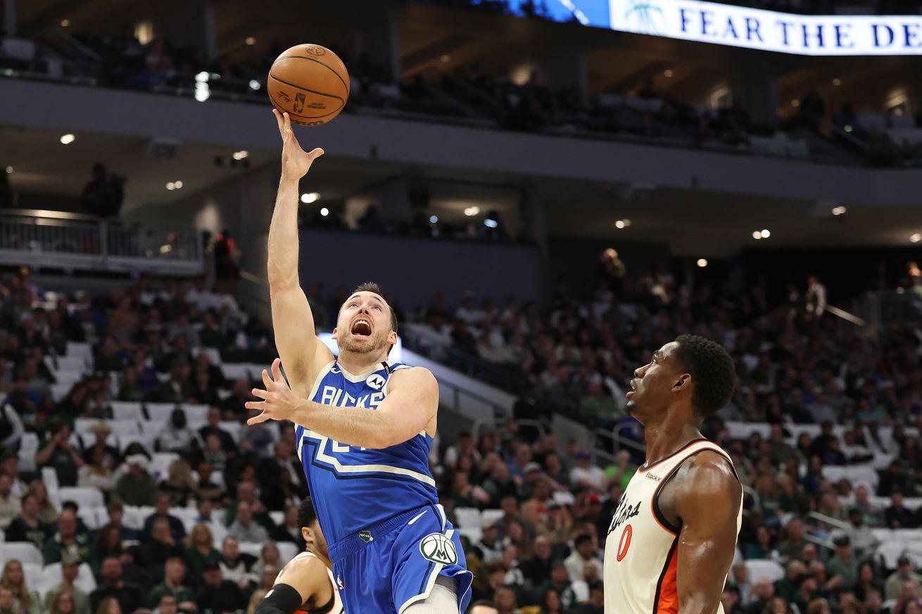 Detroit Pistons v Milwaukee Bucks