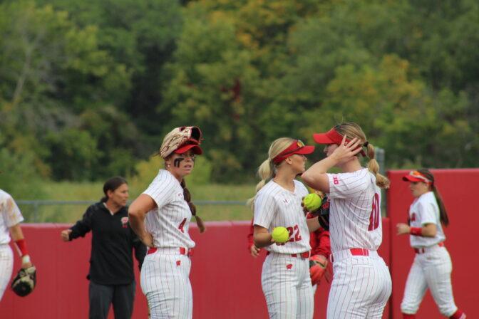 Badger Herald archival photo of the UW softball team.