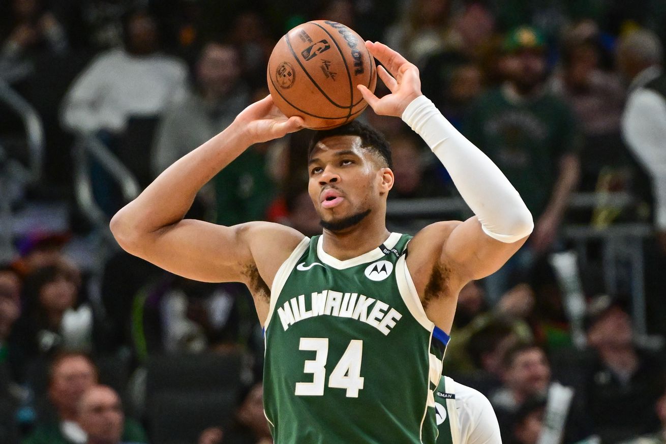 NBA: Phoenix Suns at Milwaukee Bucks
