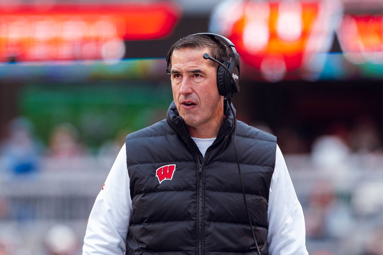 Wisconsin Badgers Vs. Minnesota Golden Gophers