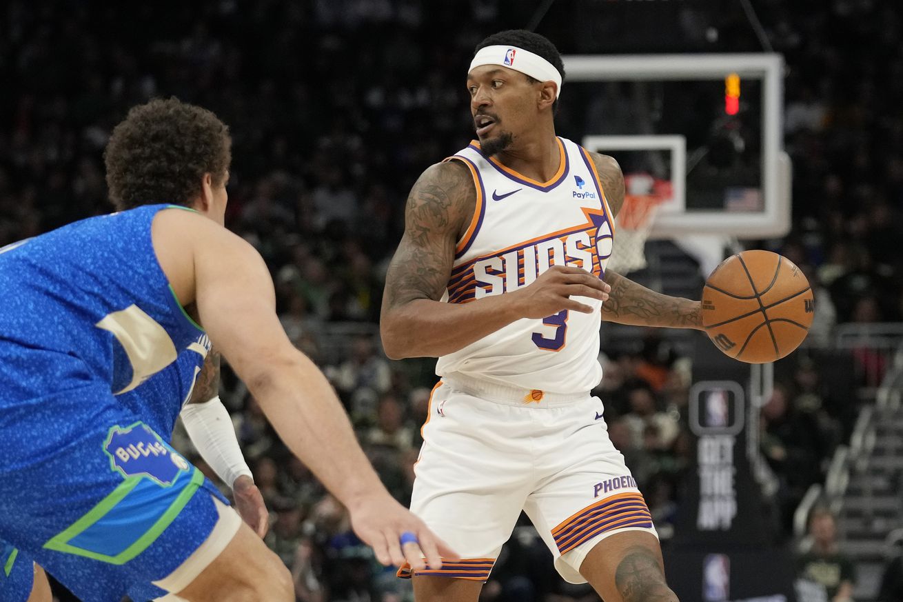 Phoenix Suns v Milwaukee Bucks