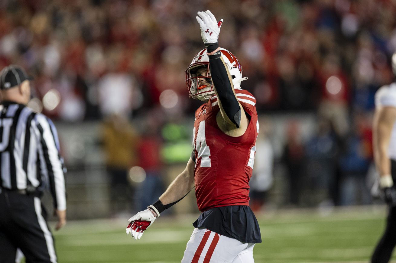 COLLEGE FOOTBALL: NOV 16 Oregon at Wisconsin