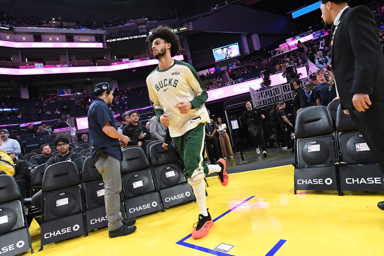 Milwaukee Bucks v Golden State Warriors