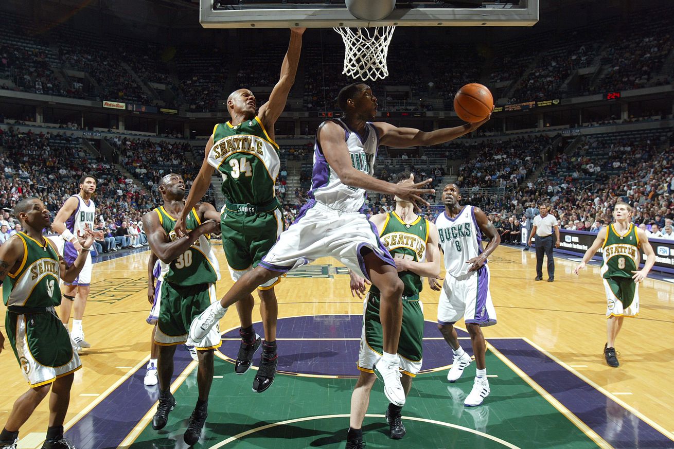 Seattle SuperSonics v Milwaukee Bucks
