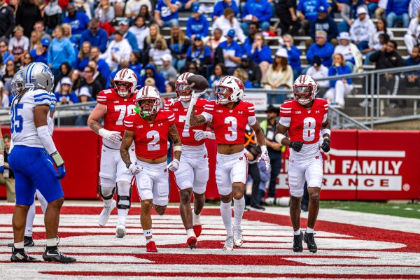 Receiver Tyrell Henry catches his first collegiate touchdown and celebrates with receivers Trech Kekahuna, Vinny Anthony II and running back Dilin Jones. September 6, 2025.